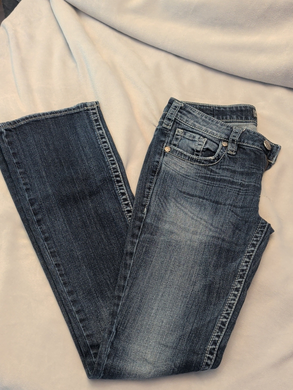 Silver Jeans Women's Boot Cut Jeans in Medium Wash Blue